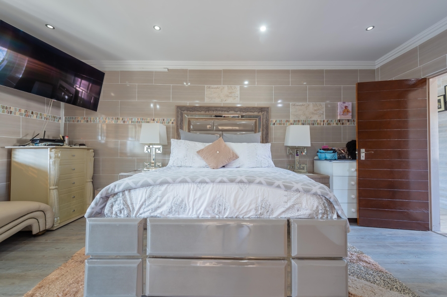 4 Bedroom Property for Sale in Geelhoutpark North West